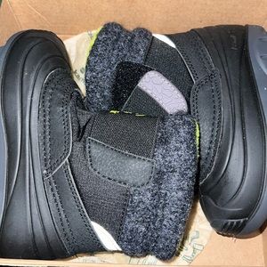 Brand new snow boots